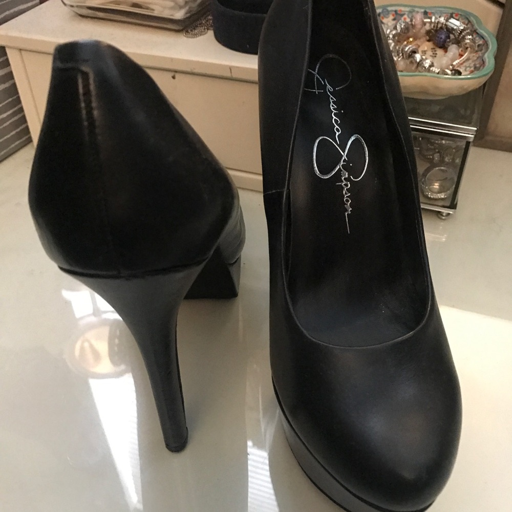 Black Pumps - image 1